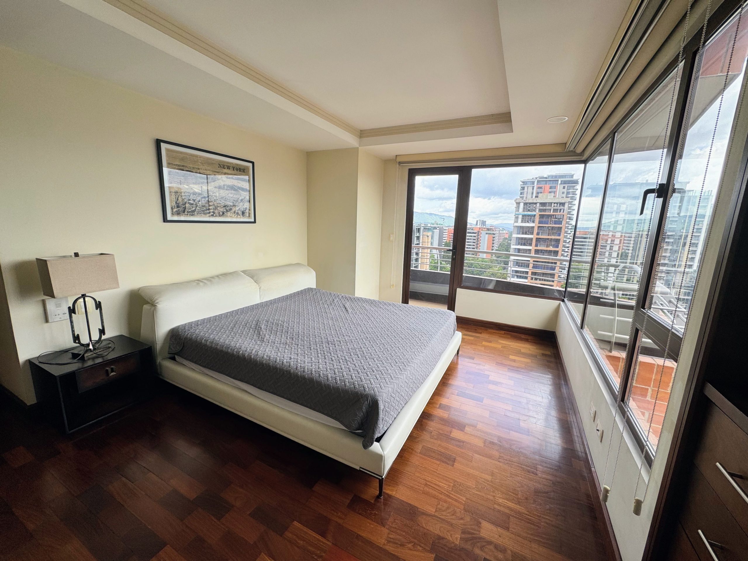 Apartamento amueblado en Renta zona 10 - Miniatura 11