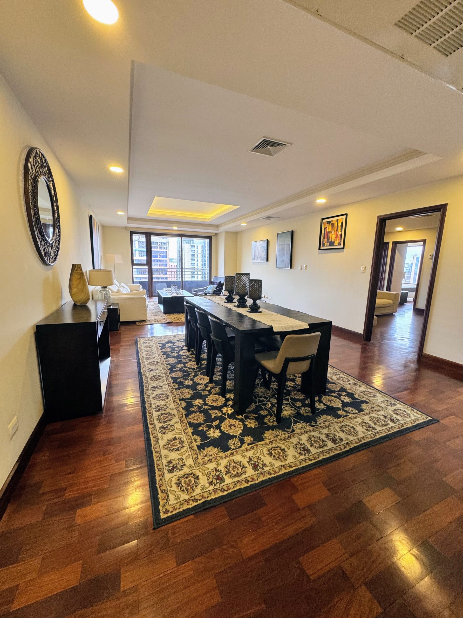 Apartamento amueblado en Renta zona 10 - Image 1
