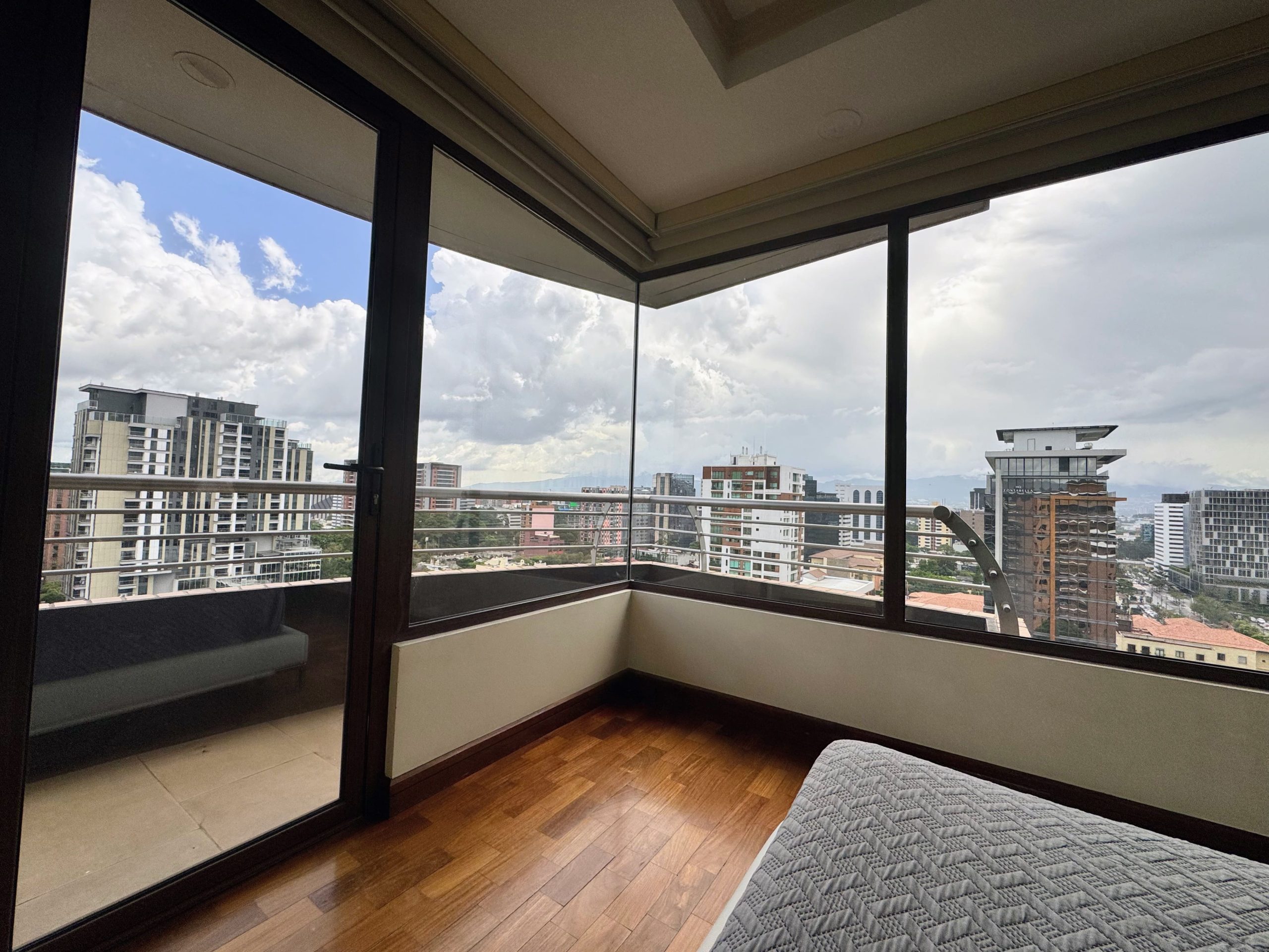 Apartamento amueblado en Renta zona 10 - Miniatura 6