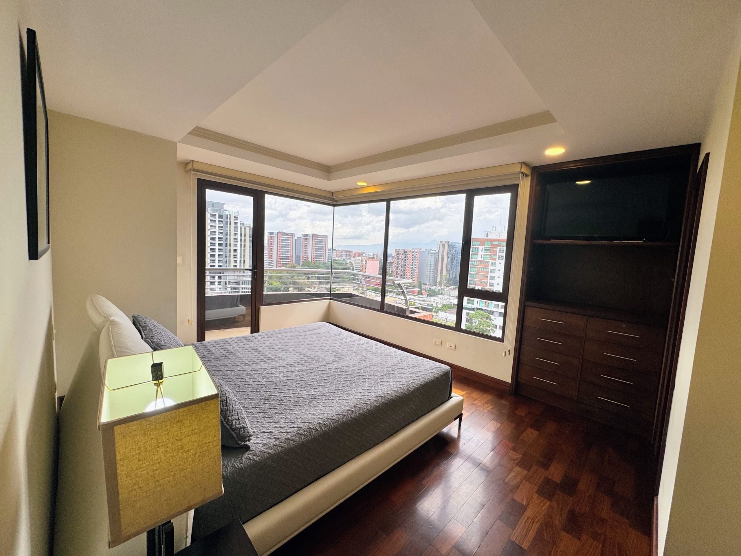 Apartamento amueblado en Renta zona 10 - Miniatura 15