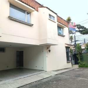 Casa en Renta zona 10 / 20 calle